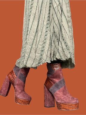 Vince Camuto patchwork brown 70s inspired retro suede & croc embossed platforms